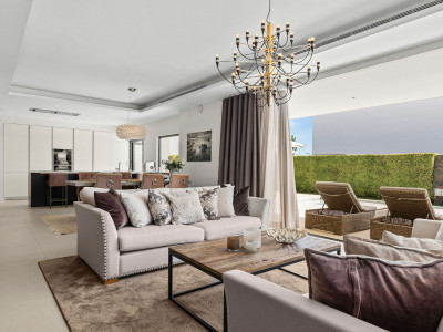 Villa for sale in Linda Vista Baja, San Pedro de Alcantara