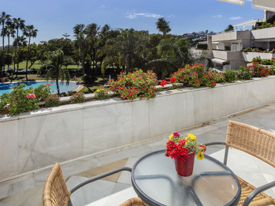 Zweistöckiges Penthouse zum Verkauf in Los Granados Golf, Nueva Andalucia