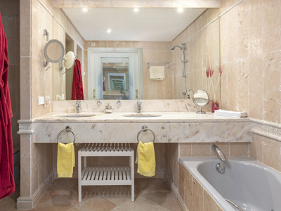 Zweistöckiges Penthouse zum Verkauf in Los Granados Golf, Nueva Andalucia