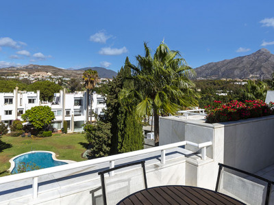 Zweistöckiges Penthouse zum Verkauf in Los Granados Golf, Nueva Andalucia