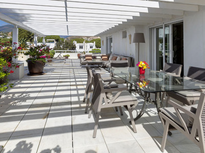 Zweistöckiges Penthouse zum Verkauf in Los Granados Golf, Nueva Andalucia