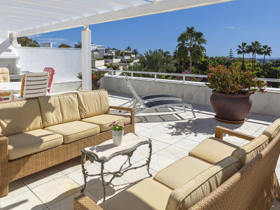 Zweistöckiges Penthouse zum Verkauf in Los Granados Golf, Nueva Andalucia