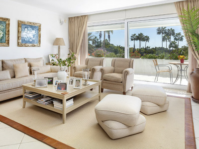 Zweistöckiges Penthouse zum Verkauf in Los Granados Golf, Nueva Andalucia