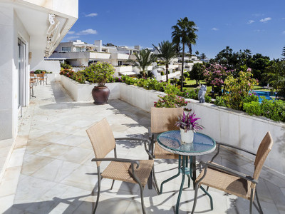 Zweistöckiges Penthouse zum Verkauf in Los Granados Golf, Nueva Andalucia