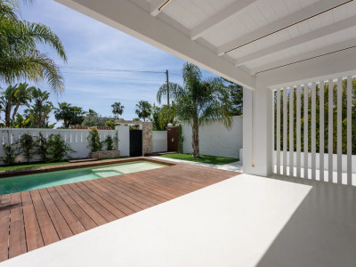 Villa for sale in Costalita, Estepona