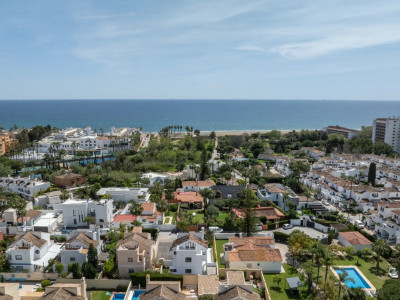 Villa for sale in Costalita, Estepona