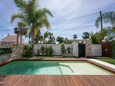 Villa for sale in Costalita, Estepona