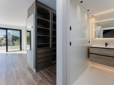 Villa for sale in Costalita, Estepona