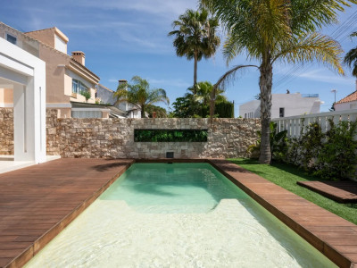 Villa for sale in Costalita, Estepona
