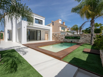 Villa for sale in Costalita, Estepona
