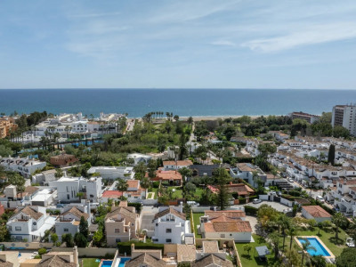 Villa for sale in Costalita, Estepona