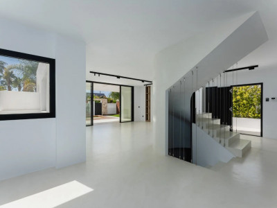 Villa for sale in Costalita, Estepona