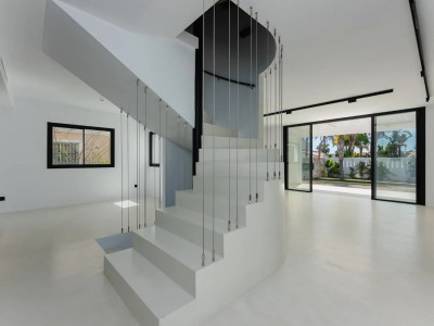 Villa for sale in Costalita, Estepona