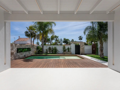 Villa for sale in Costalita, Estepona