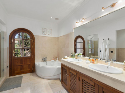 Вилла в продаже в El Madroñal, Бенахавис