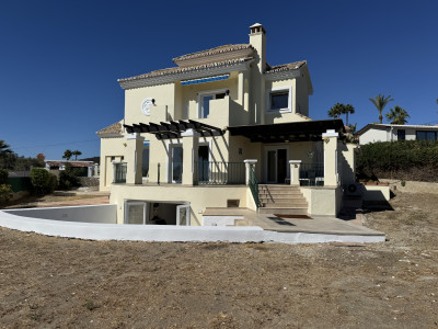 Villa en venta en Puerto Romano, Estepona