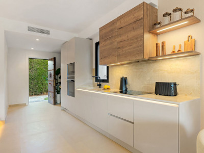 Таунхаус в продаже в Jardines de las Lomas, Золотая Миля