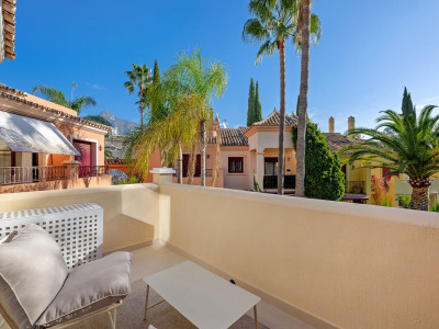 Таунхаус в продаже в Jardines de las Lomas, Золотая Миля