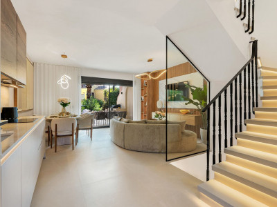 Таунхаус в продаже в Jardines de las Lomas, Золотая Миля