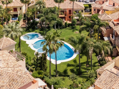 Таунхаус в продаже в Jardines de las Lomas, Золотая Миля