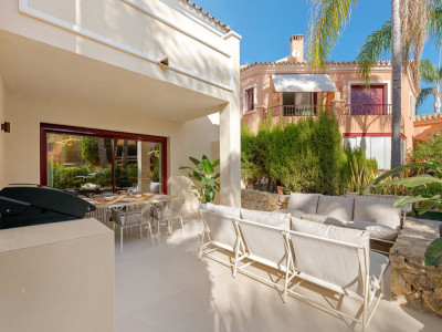 Таунхаус в продаже в Jardines de las Lomas, Золотая Миля