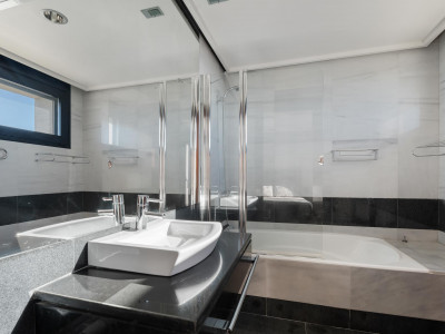 Вилла в продаже в Los Altos de los Monteros, Восточная Марбелья