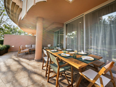 Апартамент на нижнем этаже в продаже в Magna Marbella, Новая Андалусия