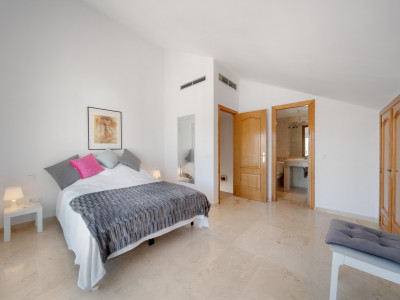 Пентхаус дуплекс в продаже в Los Pinos de Aloha, Новая Андалусия