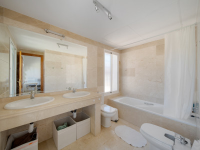 Пентхаус дуплекс в продаже в Los Pinos de Aloha, Новая Андалусия