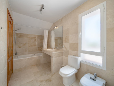 Пентхаус дуплекс в продаже в Los Pinos de Aloha, Новая Андалусия