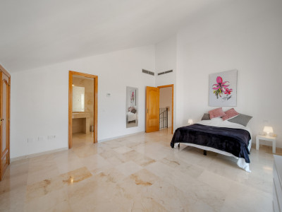 Пентхаус дуплекс в продаже в Los Pinos de Aloha, Новая Андалусия