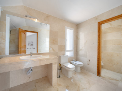 Пентхаус дуплекс в продаже в Los Pinos de Aloha, Новая Андалусия