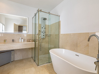 Вилла в продаже в El Rosario, Восточная Марбелья