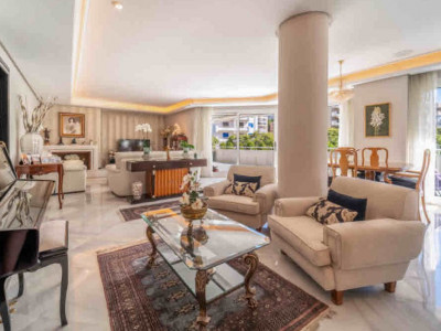 Апартамент в продаже в Cipreses del Mar, Марбелья