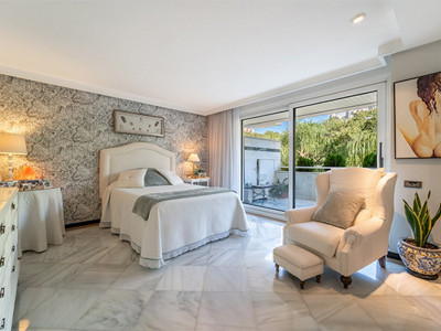 Апартамент в продаже в Cipreses del Mar, Марбелья