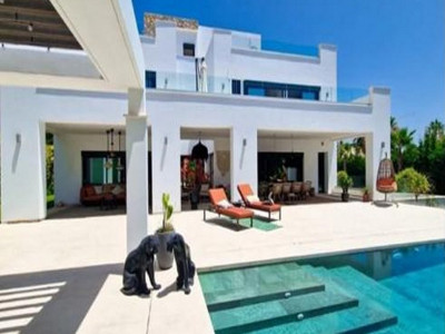 Вилла в продаже в El Rosario, Восточная Марбелья