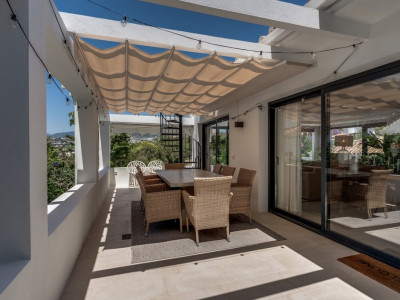 Villa for sale in Nueva Andalucia