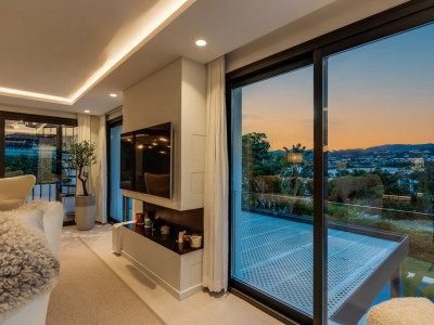 Villa for sale in Nueva Andalucia