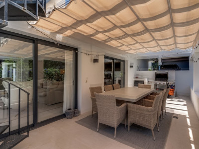 Villa for sale in Nueva Andalucia