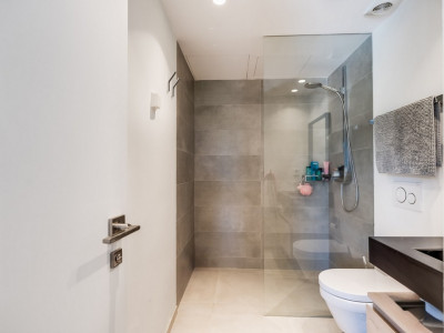Villa for sale in Nueva Andalucia