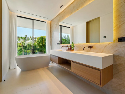 Villa for sale in Las Lomas del Marbella Club, Marbella Golden Mile