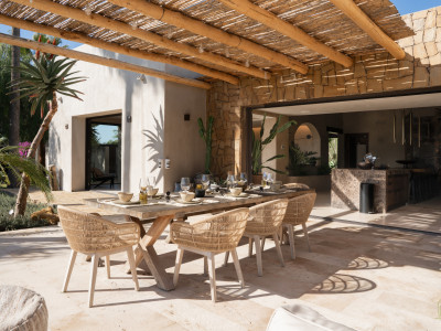 Villa for sale in Selwo, Estepona