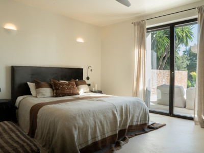 Villa for sale in Selwo, Estepona
