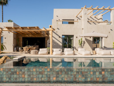 Villa for sale in Selwo, Estepona