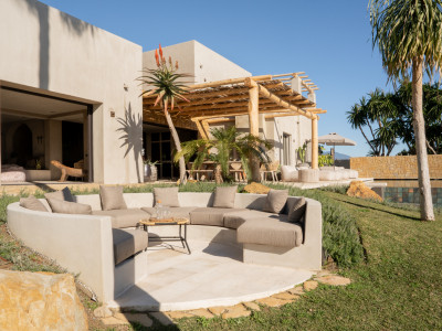Villa for sale in Selwo, Estepona