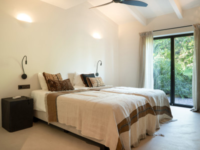 Villa for sale in Selwo, Estepona
