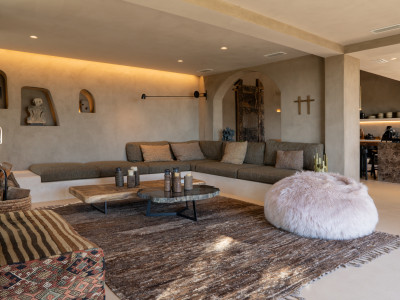 Villa for sale in Selwo, Estepona
