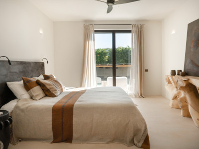 Villa for sale in Selwo, Estepona