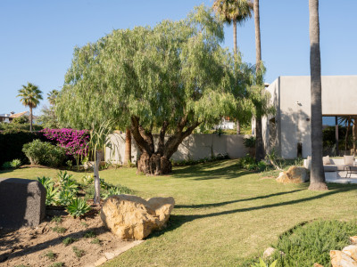 Villa for sale in Selwo, Estepona