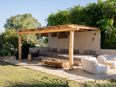 Villa for sale in Selwo, Estepona